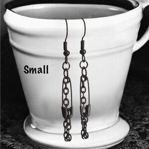 5 For $25💫Small Black Rockin Safety Pin Dangles